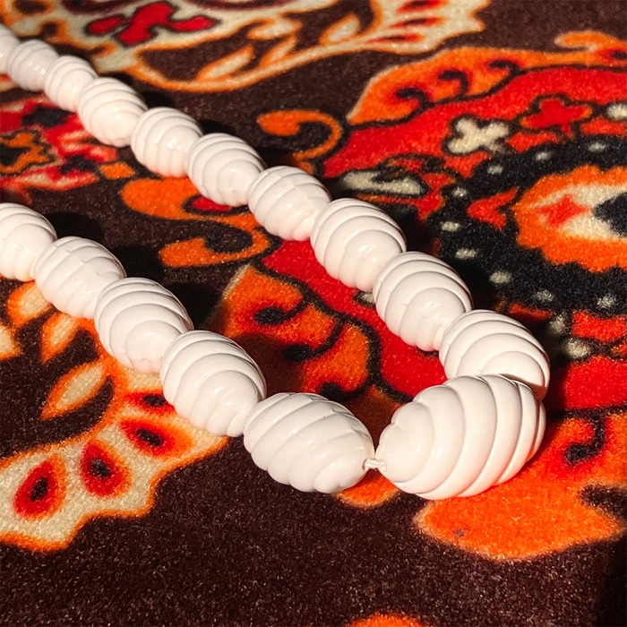 Plastic Torsion Type Ivory Necklace | Vintage.City 古着屋、古着コーデ情報を発信