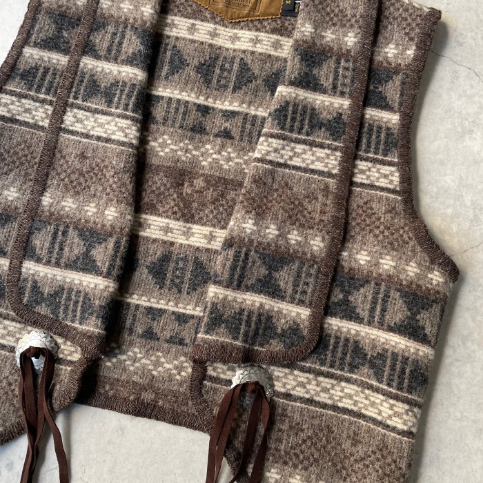 【WOOLRICH】shawl collar native vest | Vintage.City Vintage Shops, Vintage Fashion Trends