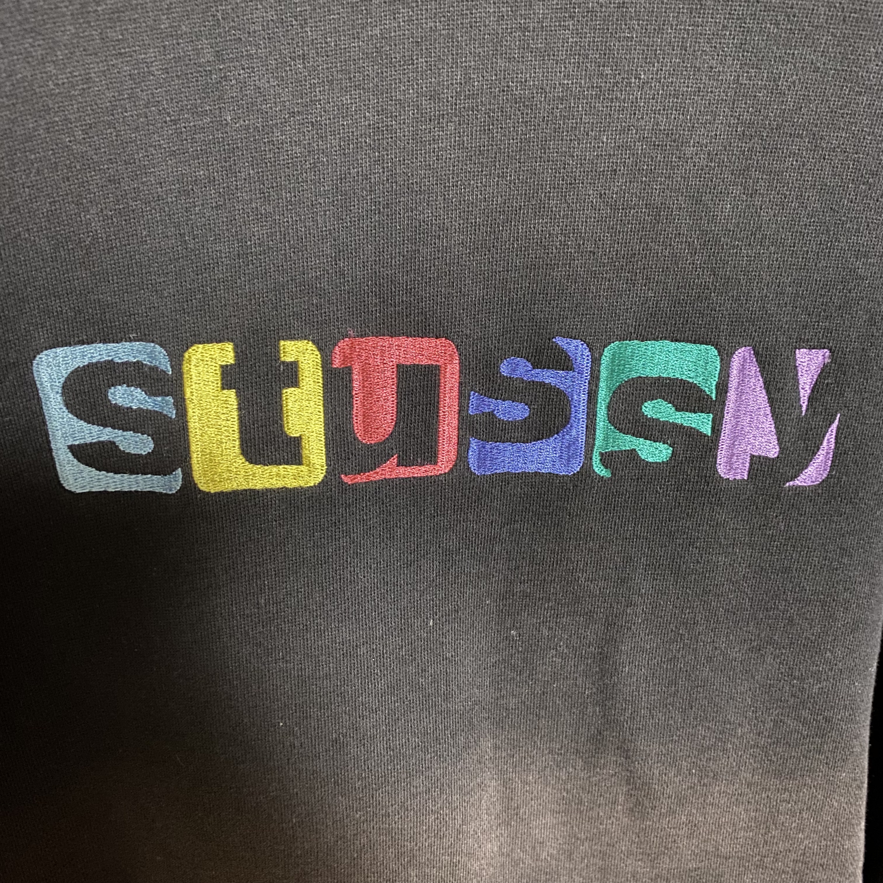 【即完売】stussy ステューシー　センター刺繍ロゴ　裏起毛　ボルドー　M