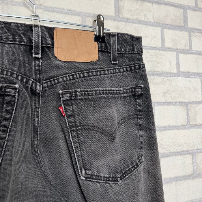 【W32×L32】Levi's  ブラックデニムパンツ　革パッチ | Vintage.City 古着屋、古着コーデ情報を発信