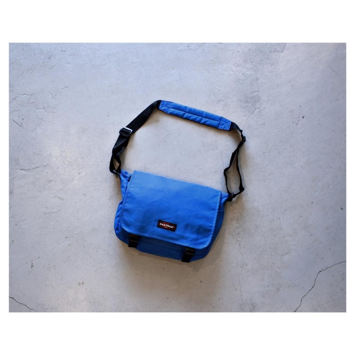 Vintage “EASTPAK” Messenger Bag | Vintage.City 빈티지숍, 빈티지 코디 정보