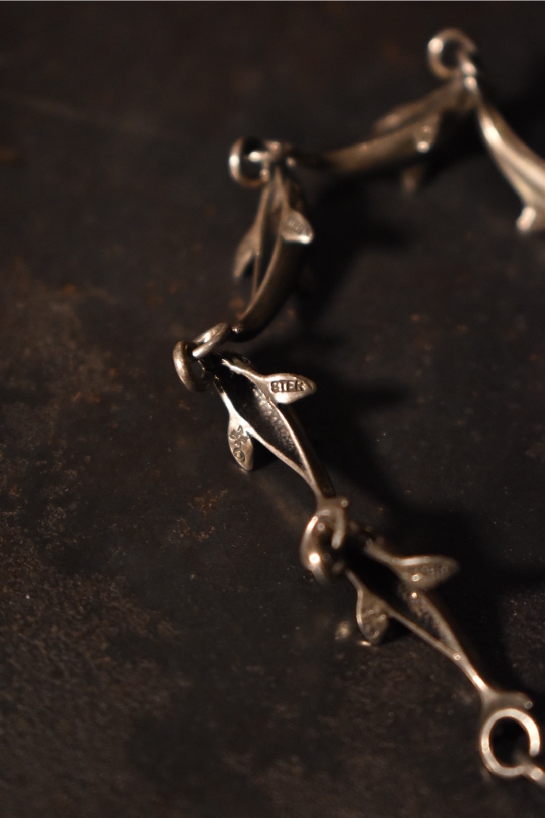 Vintage dolphin motif silver bracelet   Vintage.City