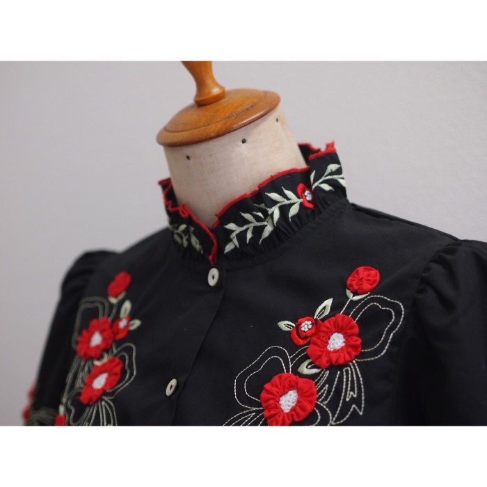 #254 flower embroidery  blouse 花柄刺繍ブラウス　黒緑赤　ブラック　レディースM 古着 | Vintage.City 빈티지숍, 빈티지 코디 정보