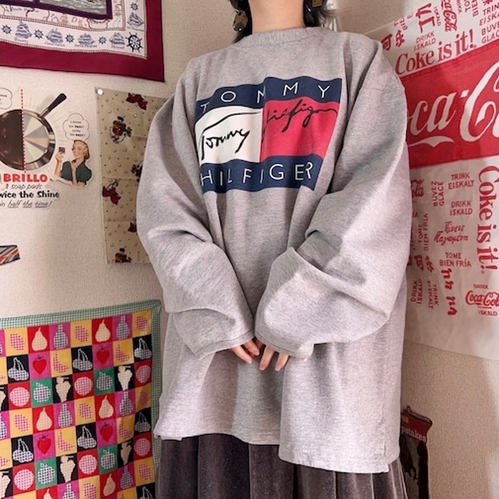 TOMMY HILFIGAR sweatshirt MADE IN USA | Vintage.City Vintage Shops, Vintage Fashion Trends