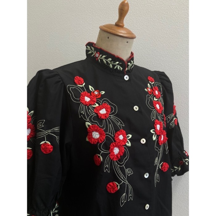 #254 flower embroidery  blouse 花柄刺繍ブラウス　黒緑赤　ブラック　レディースM 古着 | Vintage.City 古着屋、古着コーデ情報を発信