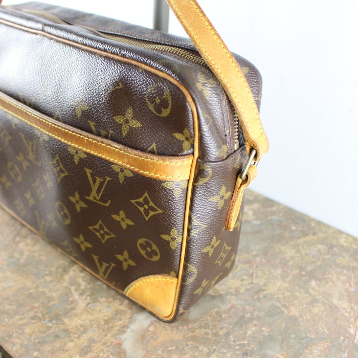 LOUIS VUITTON M51272 SL0024 MONOGRAM PATTERNED SHOULDER BAG MADE IN FRANCE/ルイヴィトントロカデロモノグラム柄ショルダーバッグ | Vintage.City 빈티지숍, 빈티지 코디 정보