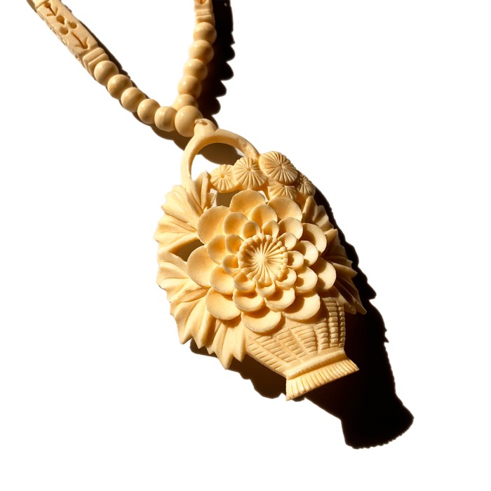 70s Vintage Carved Bone Flower Basket Pendant Necklace | Vintage.City 古着屋、古着コーデ情報を発信