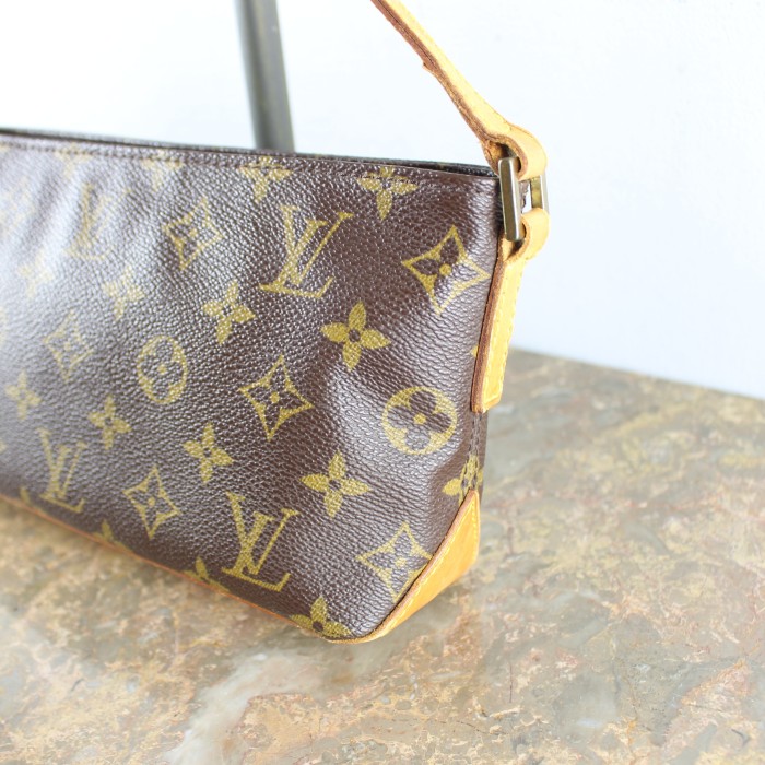 LOUIS VUITTON M51240 AR0071 MONOGRAM PATTERNED SHOULDER BAG MADE IN FRANCE/ルイヴィトントロターモノグラム柄ショルダーバッグ | Vintage.City 빈티지숍, 빈티지 코디 정보