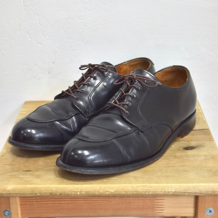 90s " cole haan " black leather V-tip shoes | Vintage.City Vintage Shops, Vintage Fashion Trends