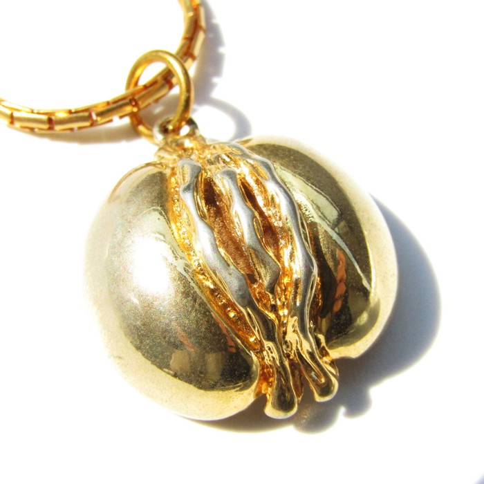Vintage AUSTRIA pomegranate motif gold tone necklace | Vintage.City 古着屋、古着コーデ情報を発信