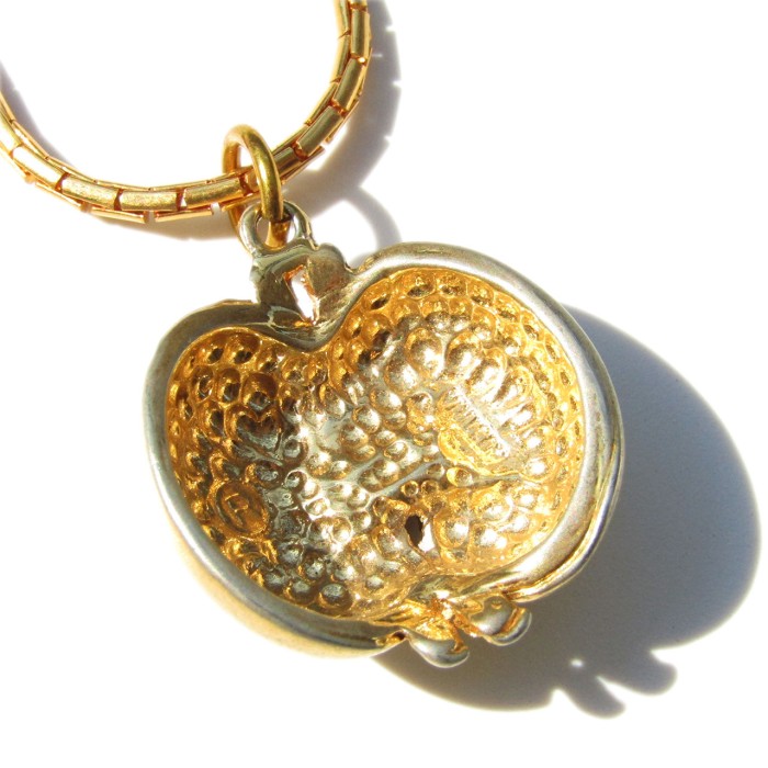 Vintage AUSTRIA pomegranate motif gold tone necklace | Vintage.City 古着屋、古着コーデ情報を発信