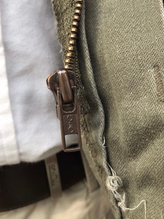 スナップボタンのクリーンナップ‼️

こちらのジャケットの特徴はフラップに付いてる
森下、大山、佐藤が特徴です。

あっ、間違えました
三連のスナップボタンです

なんでも3つ揃うと阪神のクリーンナップに
見えてしまいますね❗️

#フルギスナップコンテスト

French Army TAP-47 Jacket 
ドレスパンツ
ローファー | 古着コーデスナップは、Vintage.Cityでチェック