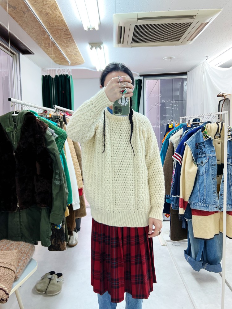 #フルギスナップコンテスト

tamago storeで展開している80s alan sweaterを使ったコーディネート
ザックリなサイズがタータンチェックとの相性も良いです。 | 古着コーデスナップは、Vintage.Cityでチェック