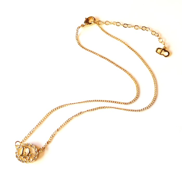 「Christian Dior」 Vintage Gold Tone Rhinestone Oval Design Necklace | Vintage.City Vintage Shops, Vintage Fashion Trends