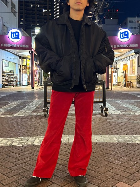 VANPELT 月島古着屋

●jacket
80's / CPW-45 type flight jacket

●bottoms
90~00's / 《GAP》red corduroy flare pants

暗色の中の赤パン映えスタイルです。 | Check out vintage snap at Vintage.City