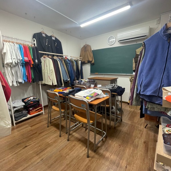 古着屋KROOL | Discover unique vintage shops in Japan on Vintage.City