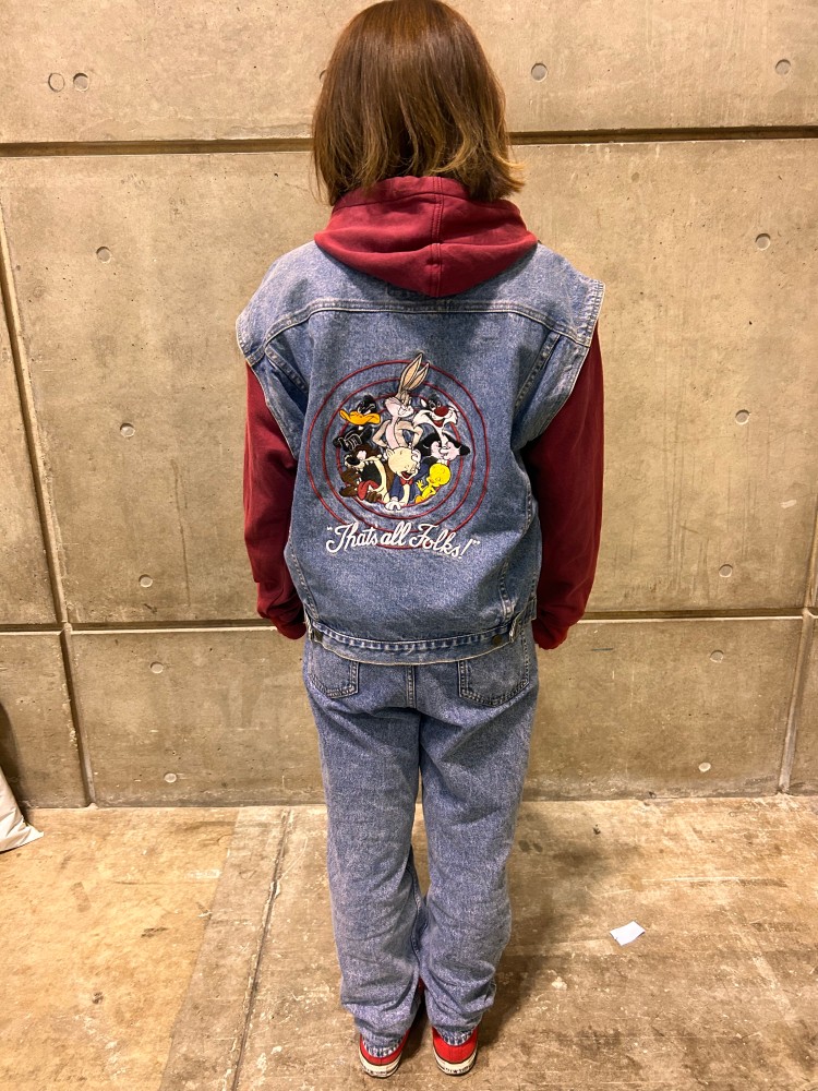 Looney Tunes みんなの笑顔が最高❤️‍🔥の
フーデットGジャン！
 | Check out vintage snap at Vintage.City