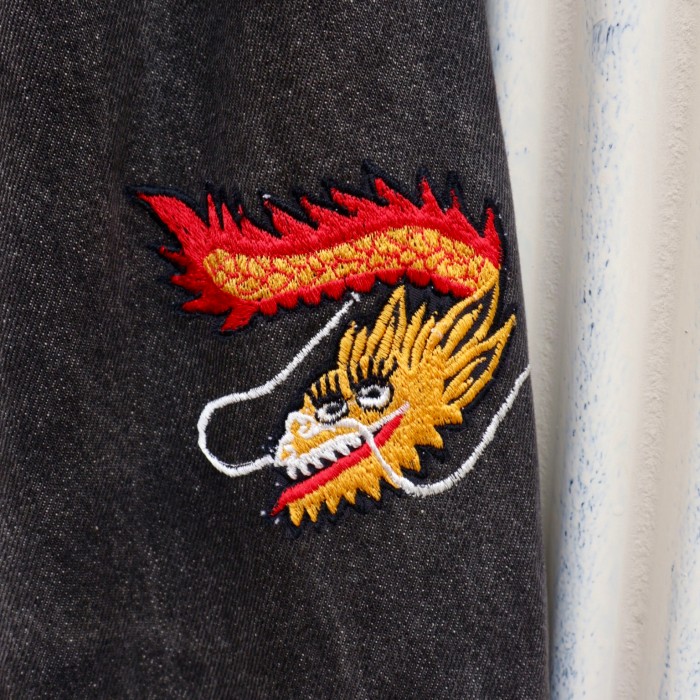 【"CUSTOM Levi's" soubenir embroidery loose black denim jacket】 | Vintage.City 古着屋、古着コーデ情報を発信