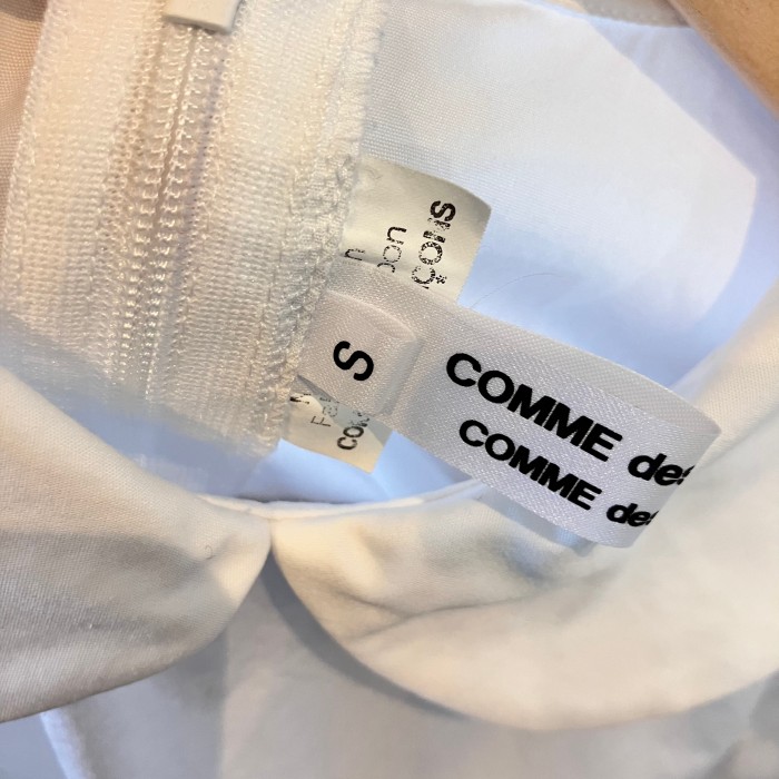 COMME des GARÇONS COMME des GARÇONS コムデギャルソン コムコム 丸襟 裾フリル ロングスリーブ 長袖 白シャツ レディース Sサイズ | Vintage.City 古着屋、古着コーデ情報を発信