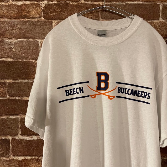 GILDAN football “BEECH BUCCANEERS “team Tシャツ 白T | Vintage.City 古着屋、古着コーデ情報を発信