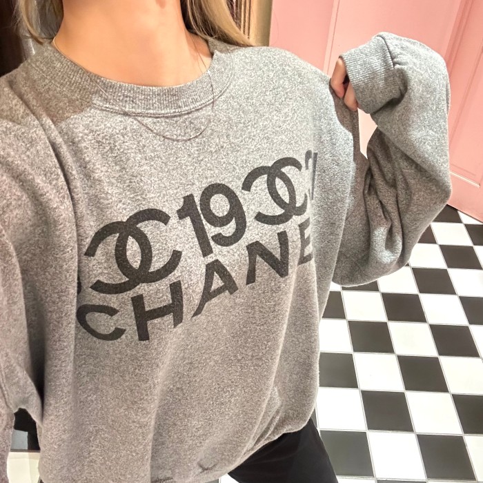 Chanel Logo-print Sweatshirt♡ | Vintage.City 古着屋、古着コーデ情報を発信