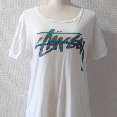 STUSSY ロゴプリント Uネック Tシャツ ホワイト XS 半袖 | Vintage.City 빈티지숍, 빈티지 코디 정보