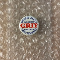 60s GRIT NEWSPAPER Tin Badge | Vintage.City 古着屋、古着コーデ情報を発信