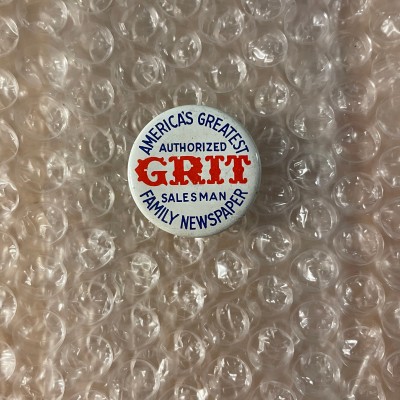 60s GRIT NEWSPAPER Tin Badge | Vintage.City 빈티지숍, 빈티지 코디 정보