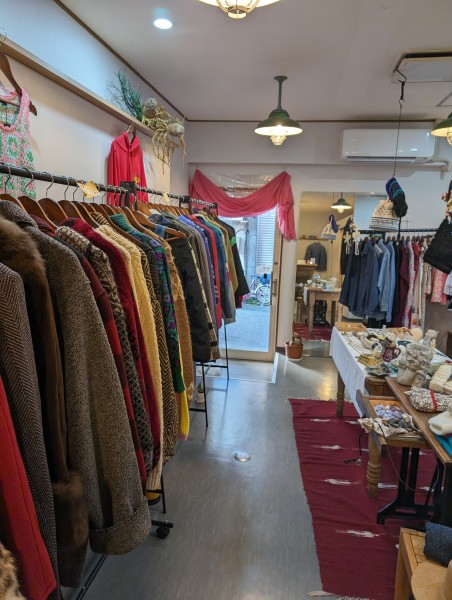 selectshop Merci. (ﾒﾙｼｰ広島)古着屋 | Discover unique vintage shops in Japan on Vintage.City