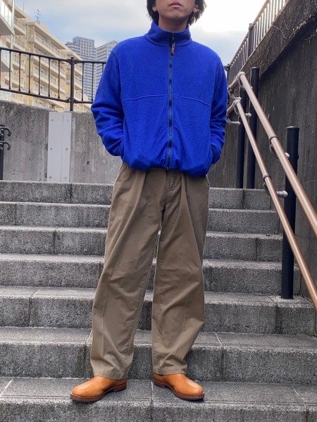 VANPELT 月島古着屋

⚫︎tops
80's / 《L.L. Bean》short length fleece jacket

⚫︎bottoms
80's / beige cotton pants

短丈×太パンの間違いないシルエット🙆‍♂️ | 빈티지 코디 스냅은 Vintage.City에서 체크