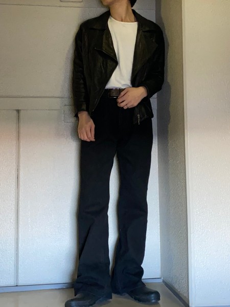VANPELT 月島古着屋

⚫︎tops
80's / leather jacket

⚫︎bottoms
90's USA made / 《Calvin Klein Jeans》boot cut black denim

CKJのブラックデニム。そしてフレア
最高〜 | Check out vintage snap at Vintage.City