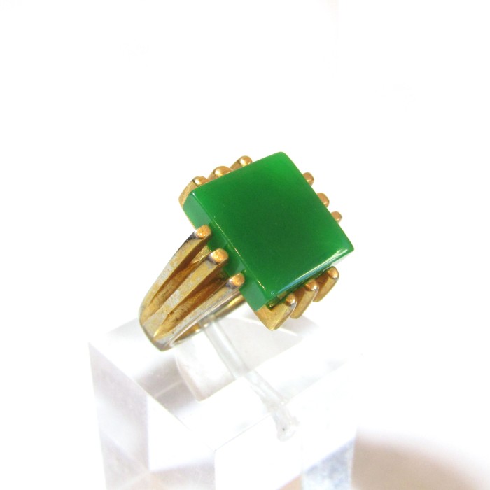 Vintage green glass gold tone design ring | Vintage.City 古着屋、古着コーデ情報を発信