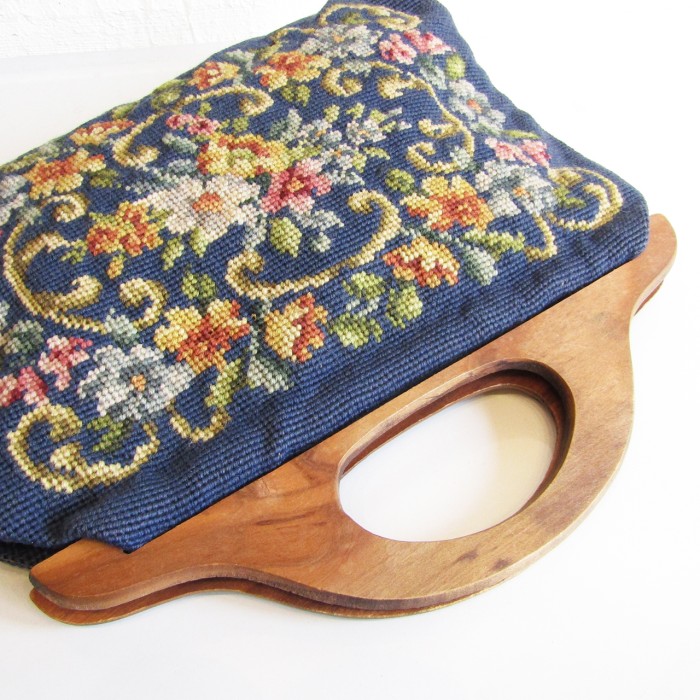 Vintage wooden handle flower design needlepoint handbag | Vintage.City 빈티지숍, 빈티지 코디 정보