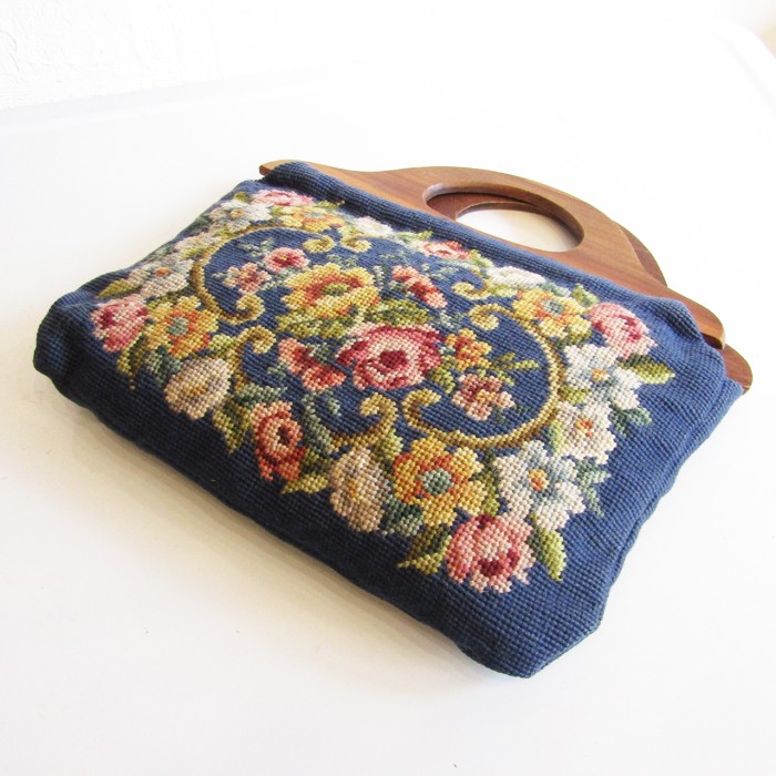 Vintage wooden handle flower design needlepoint handbag | Vintage.City Vintage Shops, Vintage Fashion Trends