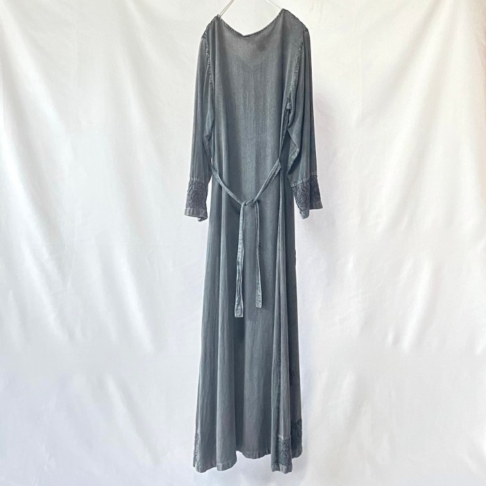 Made in India charcoal black embroidered rayon maxi onepiece インド製黒刺繍レーヨンマキシワンピース | Vintage.City Vintage Shops, Vintage Fashion Trends