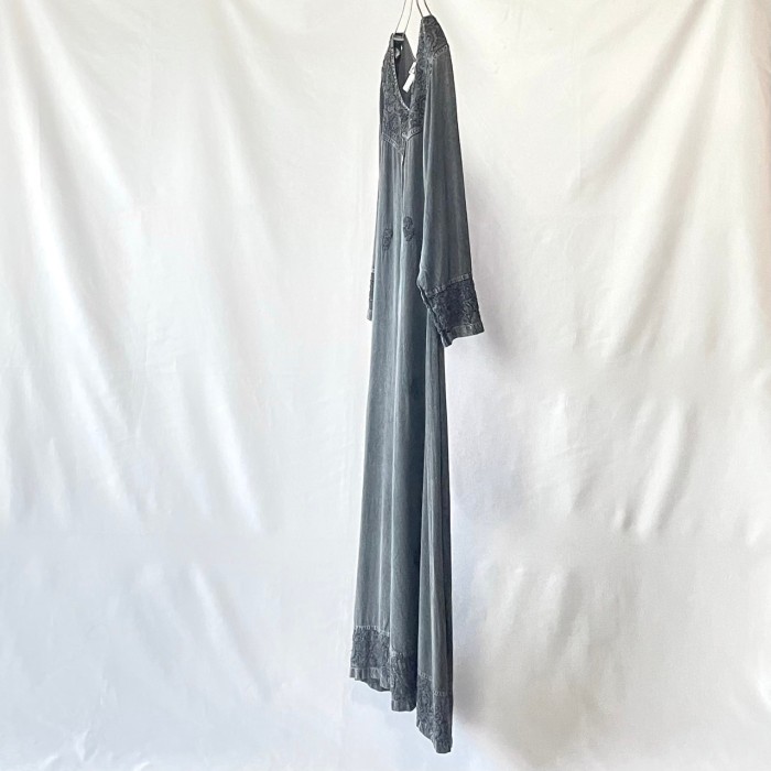 Made in India charcoal black embroidered rayon maxi onepiece インド製黒刺繍レーヨンマキシワンピース | Vintage.City 빈티지숍, 빈티지 코디 정보