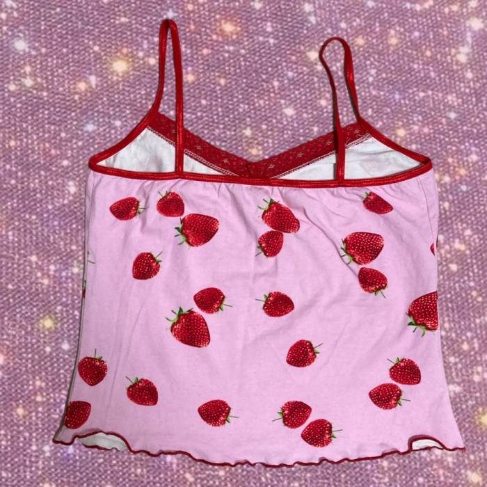 Y2K 00’s McBling made in USA　"Charlotte Russe "　Strawberry Graphic camisole | Vintage.City Vintage Shops, Vintage Fashion Trends