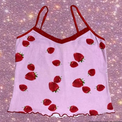 Y2K 00’s McBling made in USA　"Charlotte Russe "　Strawberry Graphic camisole | Vintage.City 古着屋、古着コーデ情報を発信