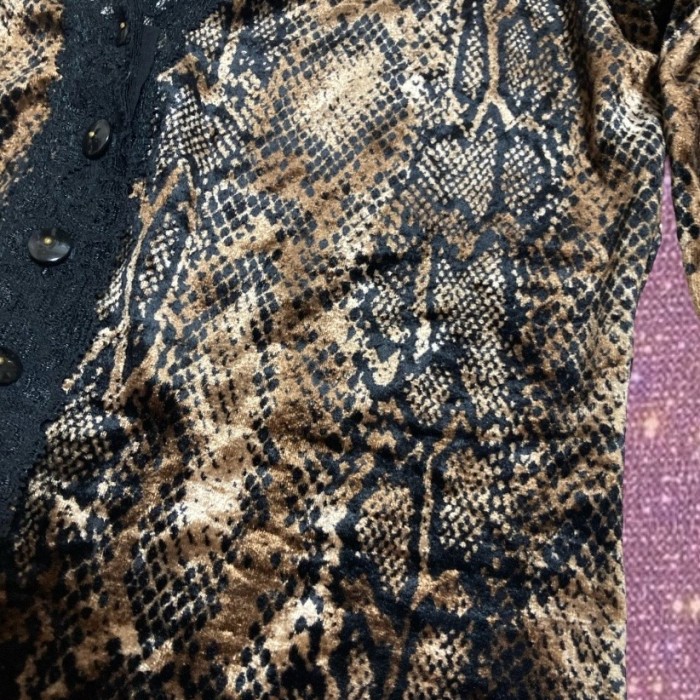 Romantic Boho/Fairy Grunge/ vibes  "Betsey Johnson "  Lace trim  snake pattern velour Cardigan | Vintage.City Vintage Shops, Vintage Fashion Trends
